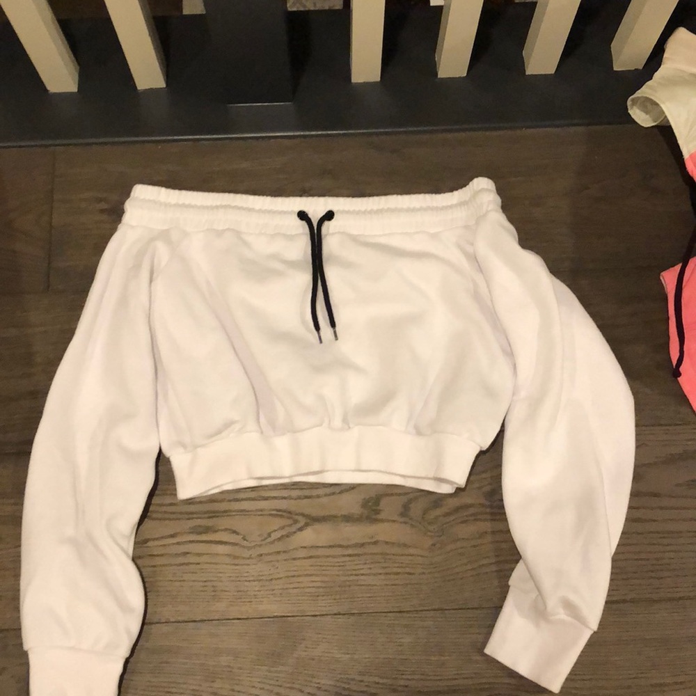 White cropped sweatshirt